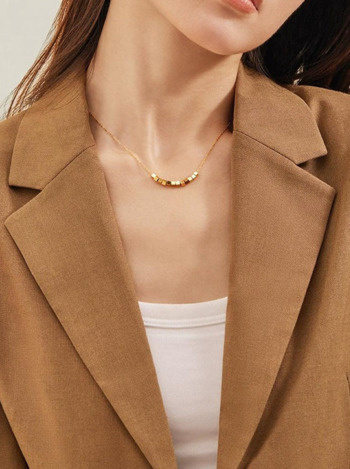 NICHE GOLD SQUARA NECKLACE