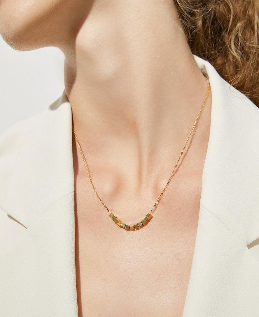 NICHE GOLD SQUARA NECKLACE