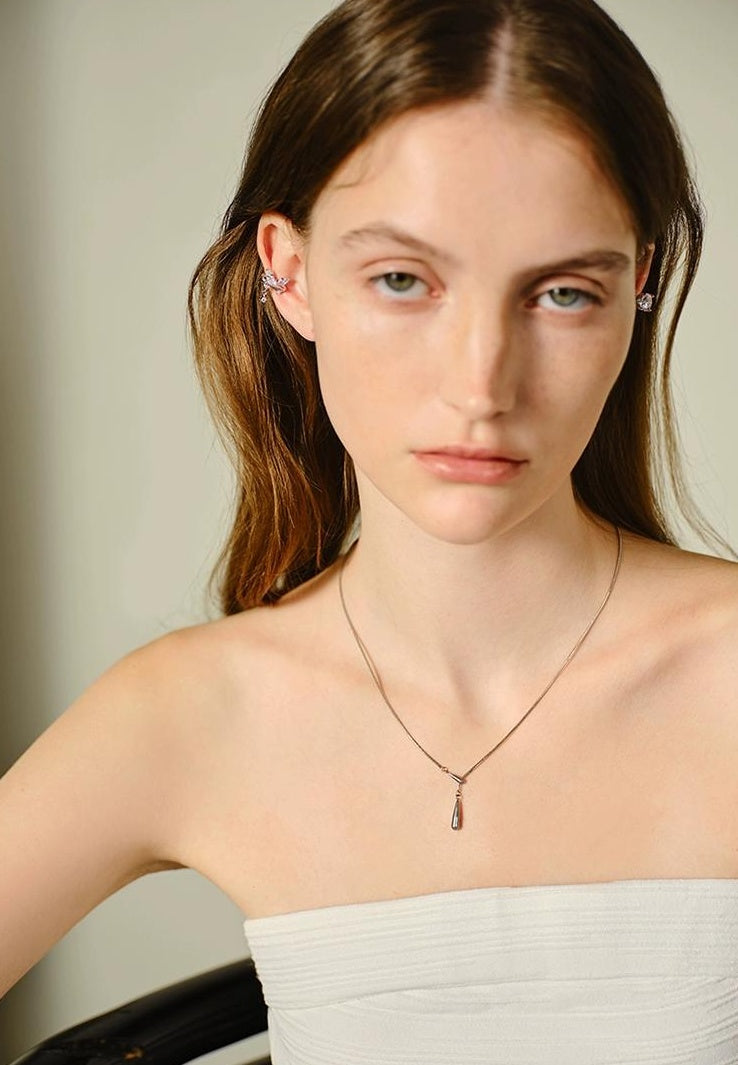 SILVER WILLOW WATER DORP NECKLASE