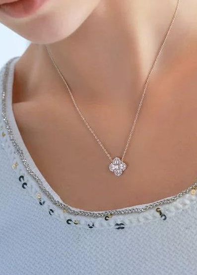 SILVER CLOVER PENDANT NECKLACE