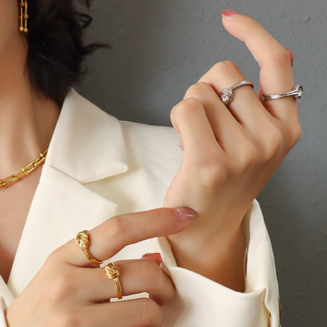 SIMPLE KNOT RING