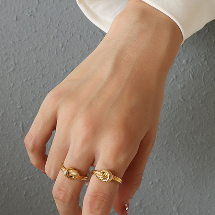 SIMPLE KNOT RING