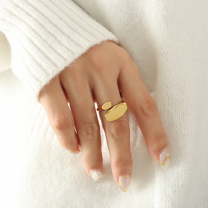 GOLD PLUMP RING