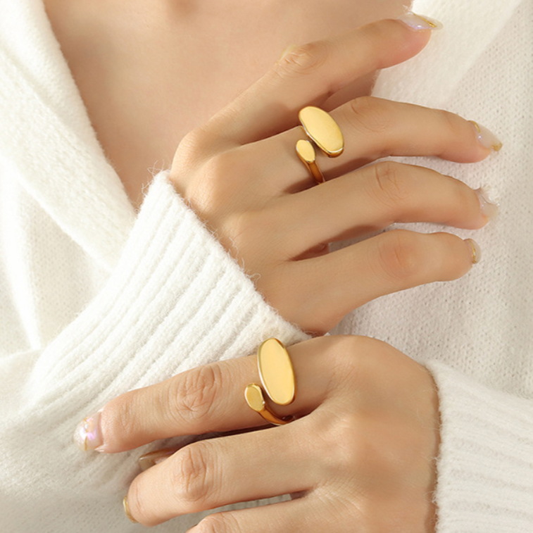 GOLD PLUMP RING