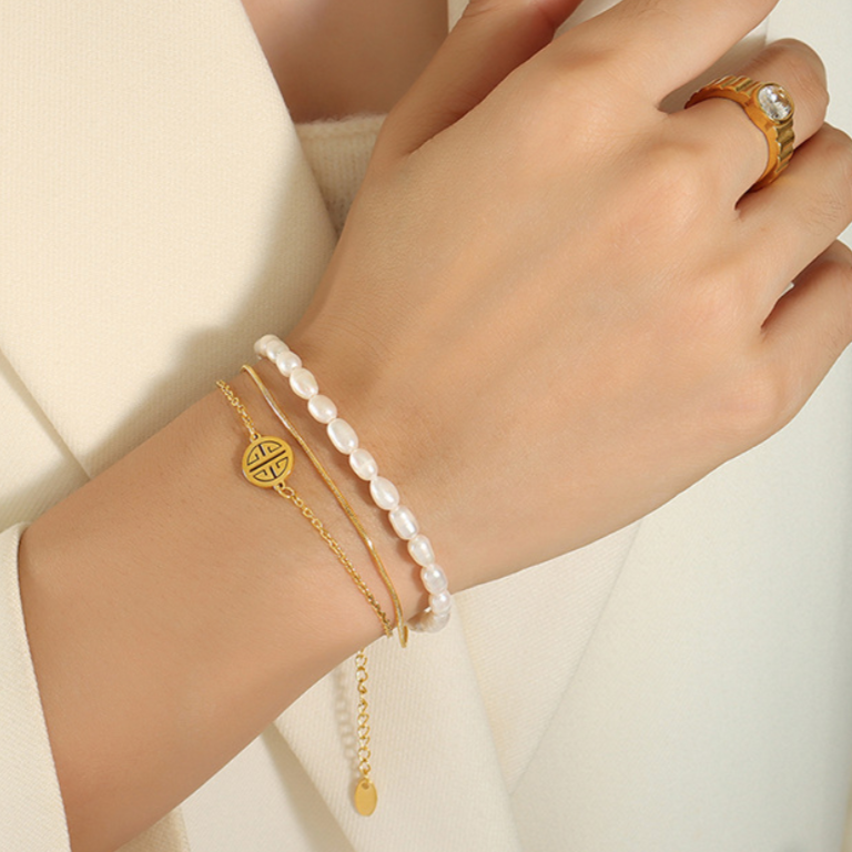 ELE SYMBOL PEARL BRACELET