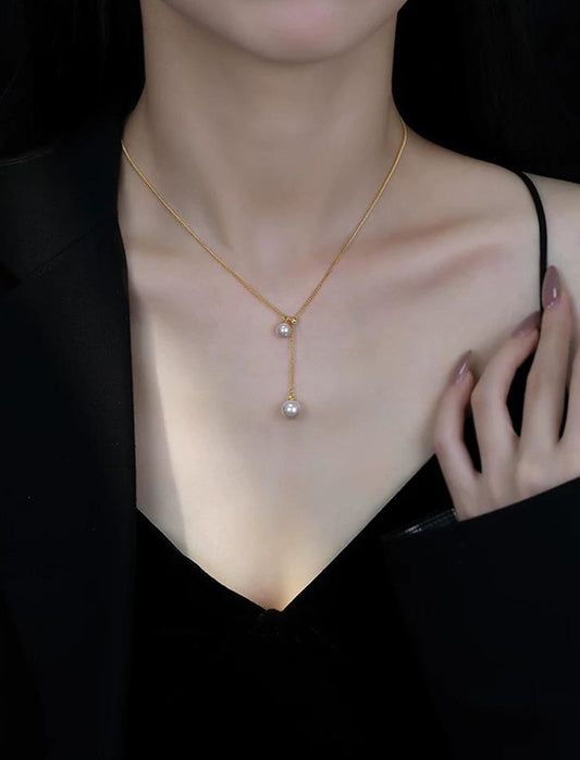 SOPHISTICATED PEARL NECKLACE