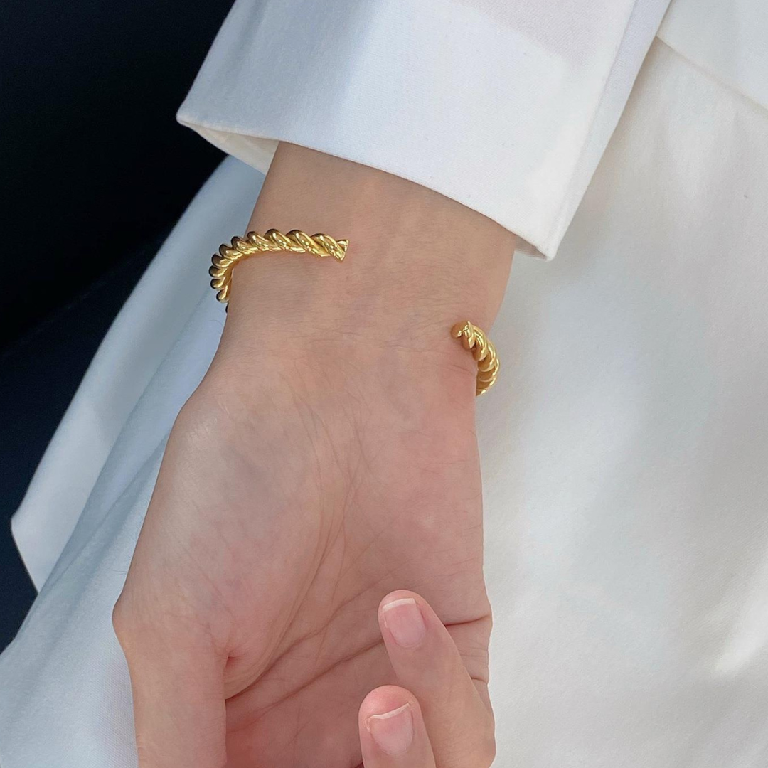 TWIST BANGLE