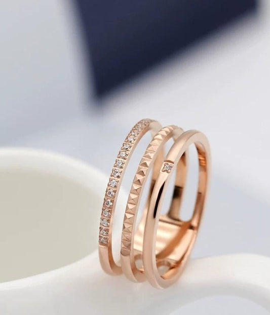 MINIMALIST DIAMOND RING
