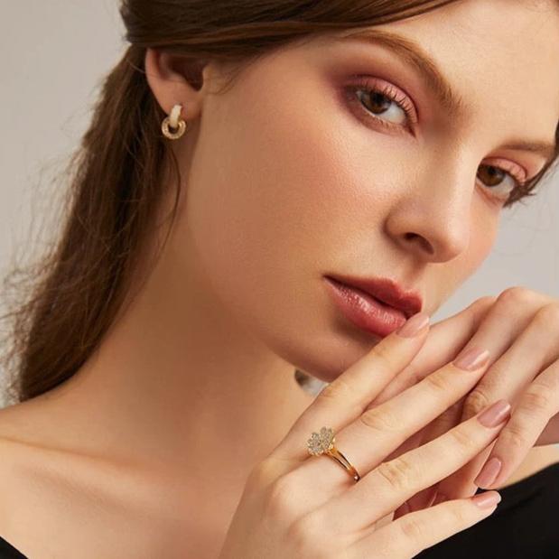 ZIRCONIA WHITE RING PIERCE