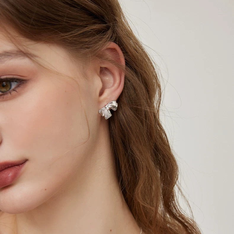 SILVER RIBBON PIERCE