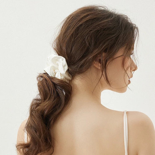WHITE SCRUNCHIE