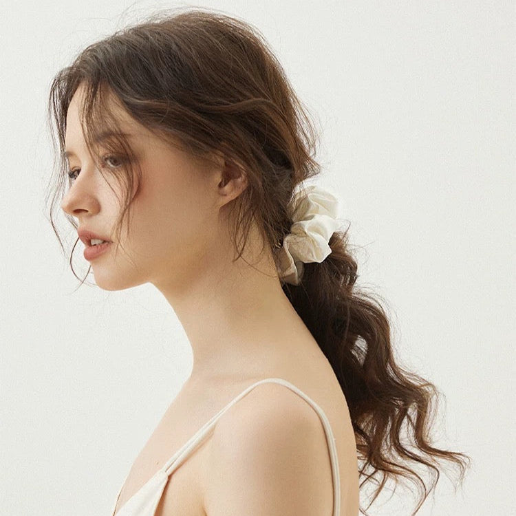 WHITE SCRUNCHIE