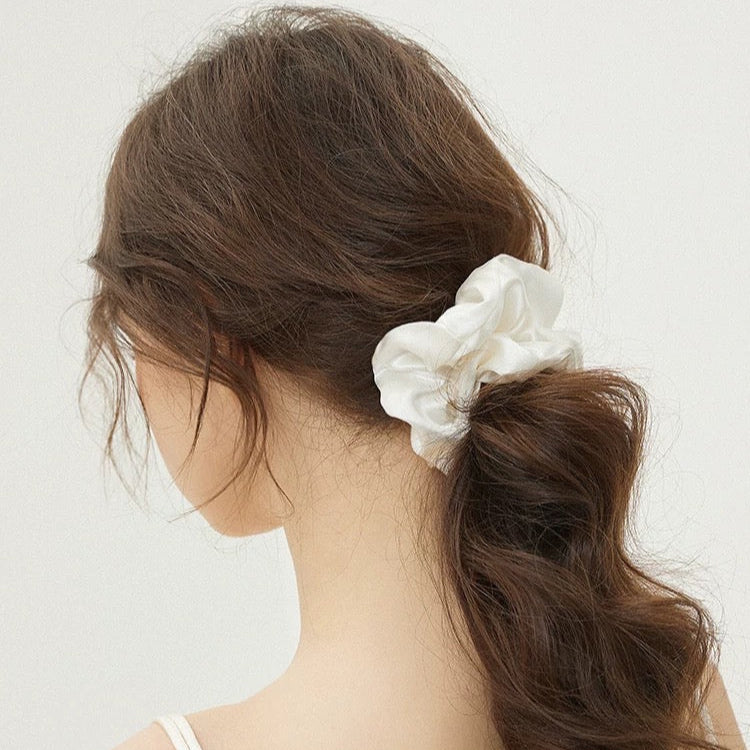 WHITE SCRUNCHIE