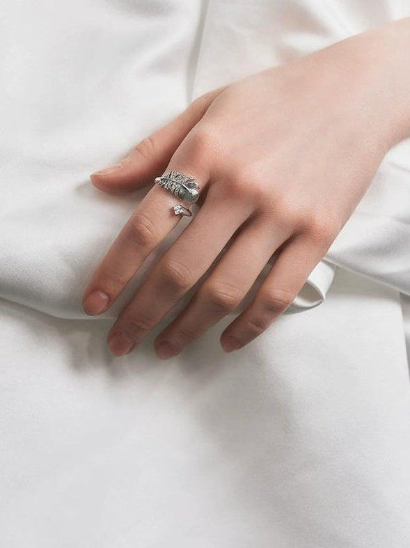 ZIRCONIA FEATHER RING