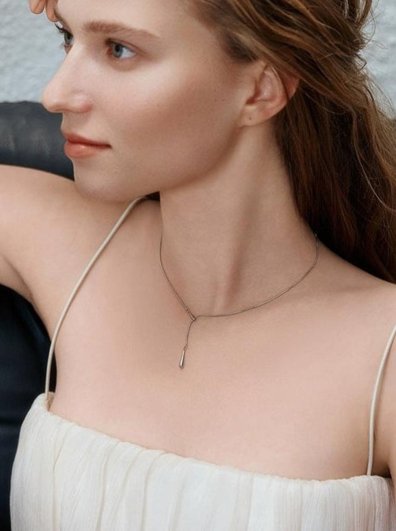 SILVER WILLOW WATER DORP NECKLASE
