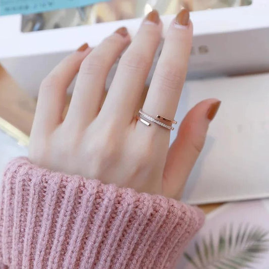 18K GOLD DOUBLE-LOOP RING
