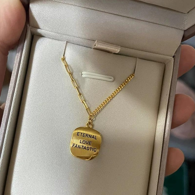 KOREAN CURLED-EDGE PENDANT NECKLACE