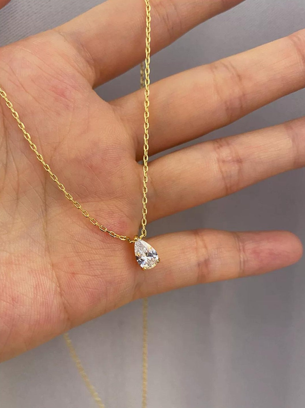 TEARDROP ZIRCONIA NECKLACE