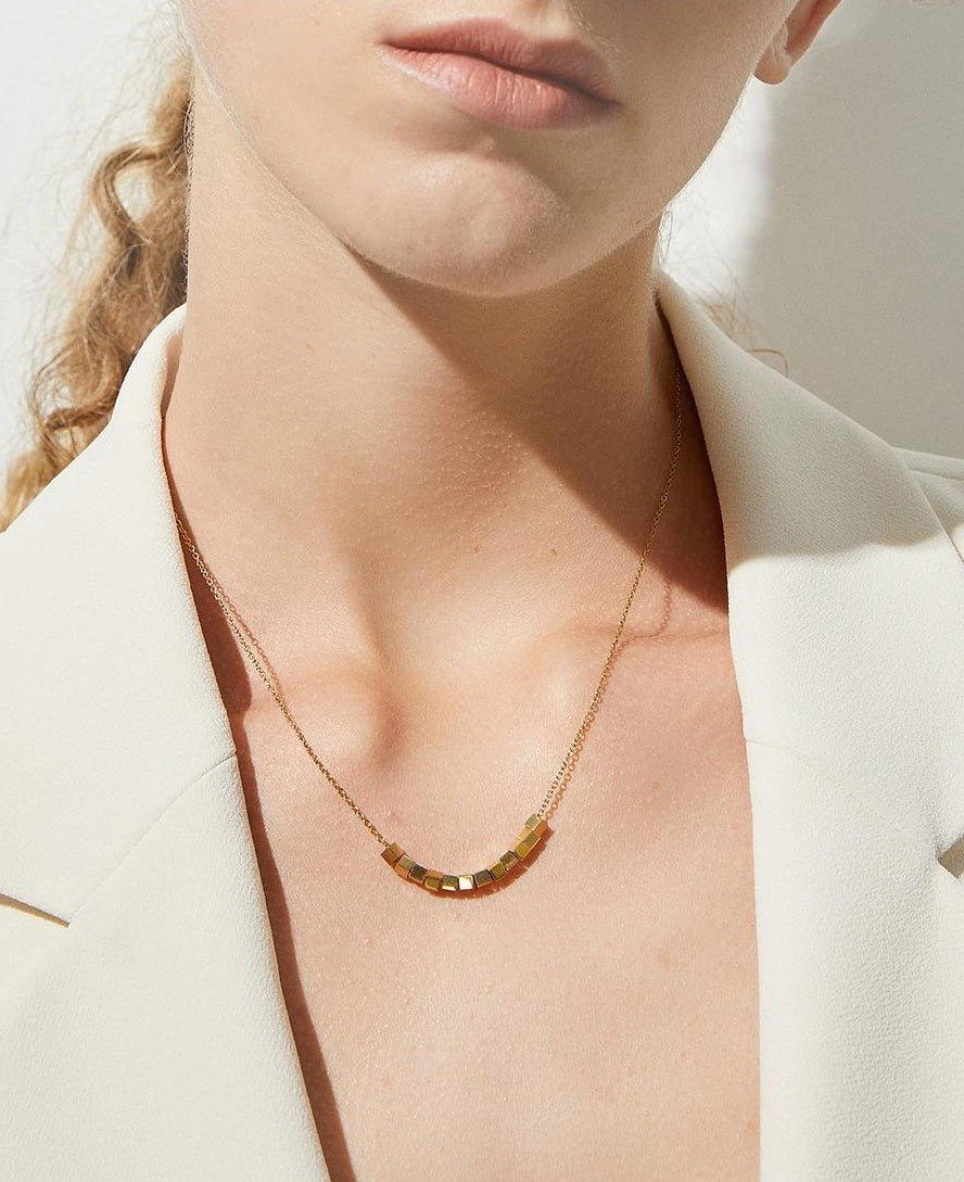 NICHE GOLD SQUARA NECKLACE