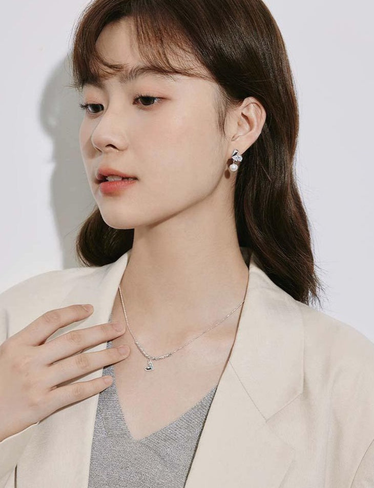 ELEGANT HEART NECKLACE