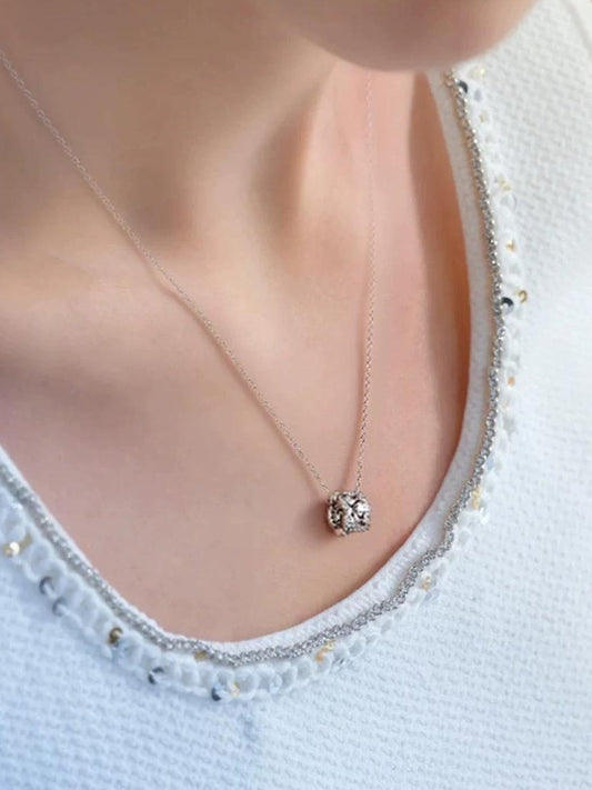 NICHE DESIGN COLLARBONE NECKLACE