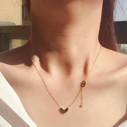 HEART-SHAPED CRYSTAL COLLAR NECKLACE