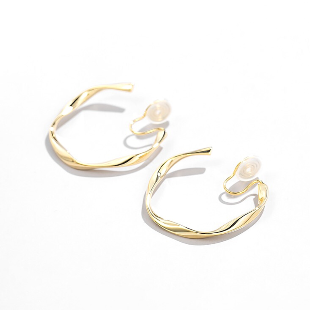 GOLD ANGULAR HOOP EARRING