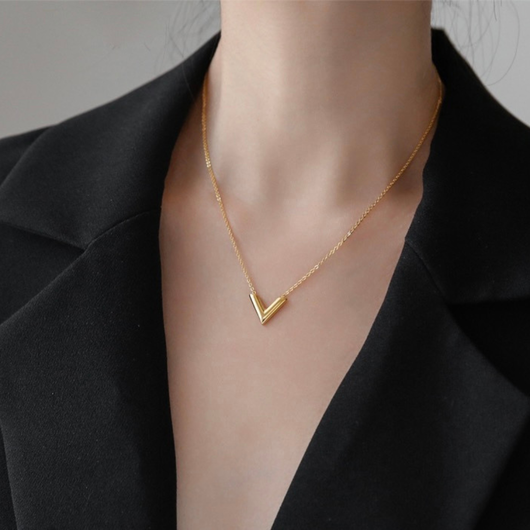 V MOTIF NECKLACE – VALEGIO V MOTIF NECKLACE – VALEGIO