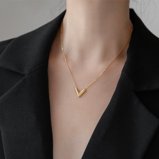 V MOTIF NECKLACE
