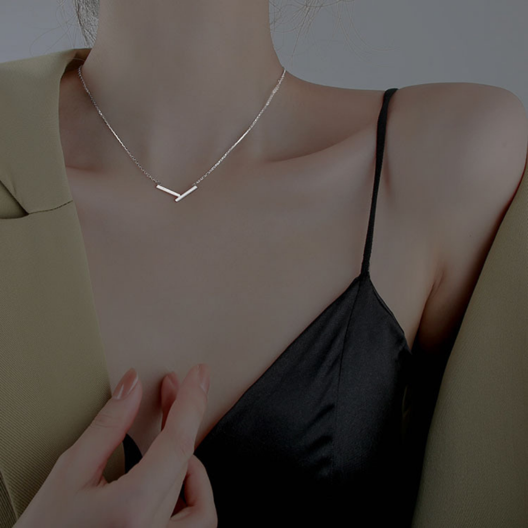 V SYMBOL NECKLACE (all 2 colors)