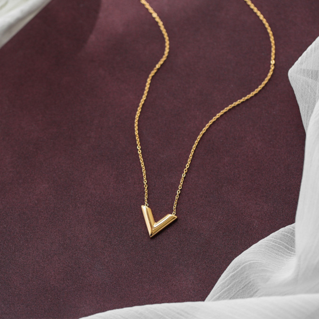 V MOTIF NECKLACE