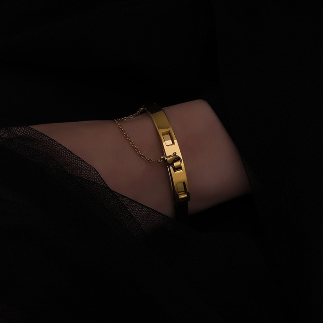 GOLD CHAIN DESIGN BRACELET