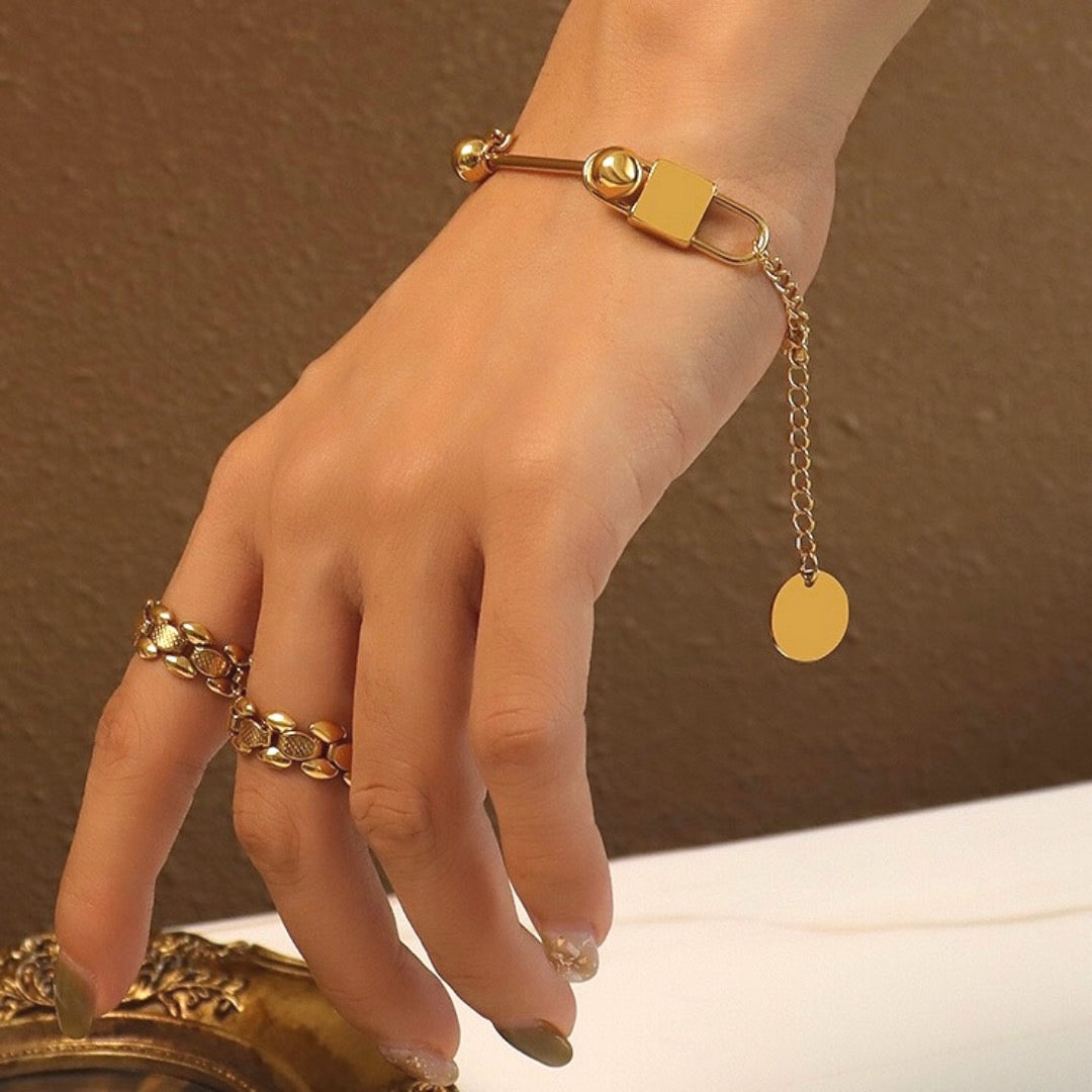 ELE LOCK BRACELET(Gold)