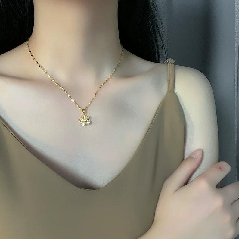 WINDMILL COLLARBONE NECKLACE