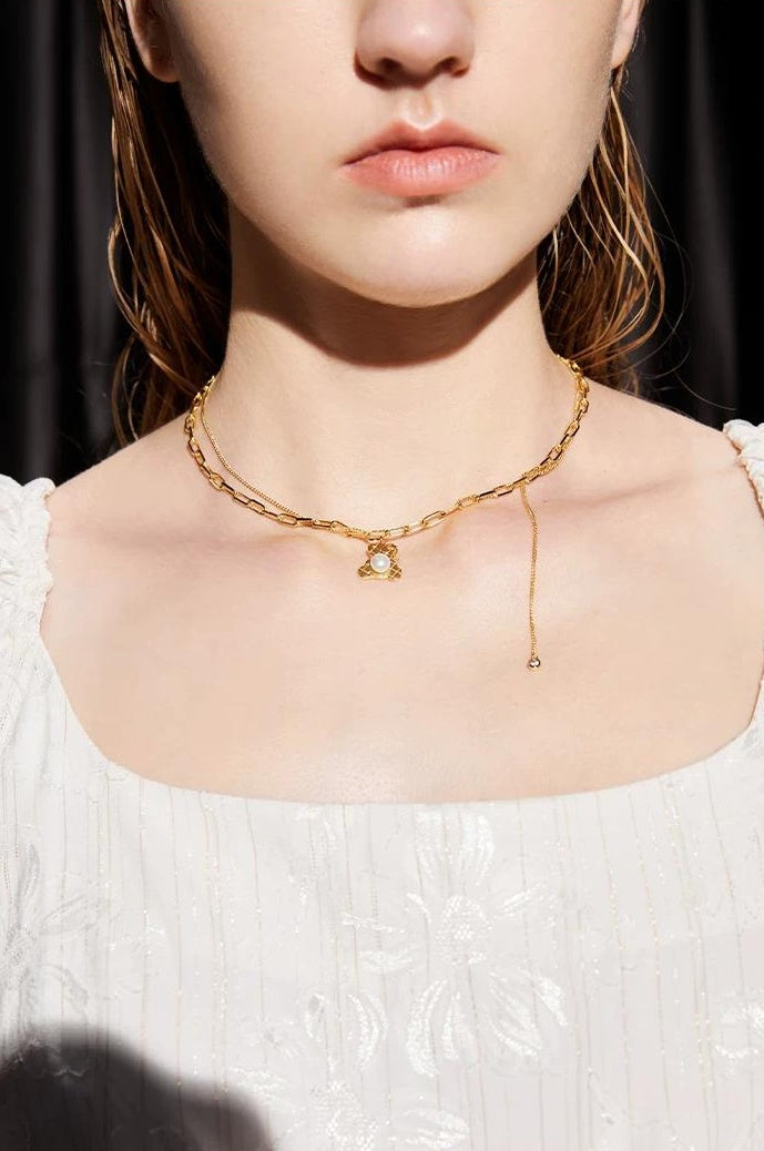 CHILDLIKE BEAR PEARL NECKLACE