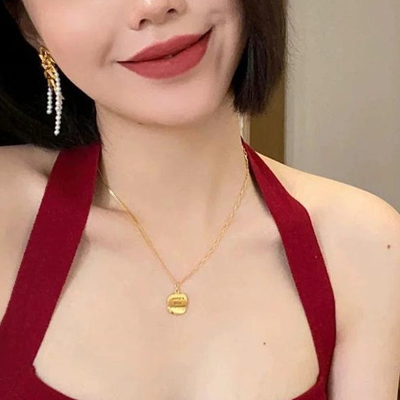 KOREAN CURLED-EDGE PENDANT NECKLACE