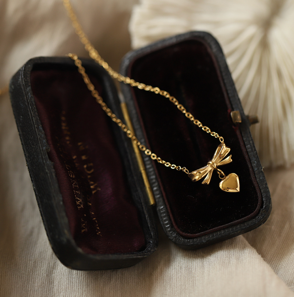 RIBBON &amp; HEART NECKLACE