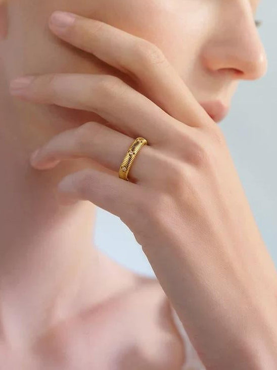 VINTAGE GOLD CLOVER RING SET