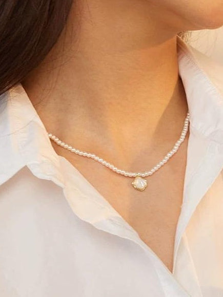 ELEGANT PEARL SHELL NECKLACE