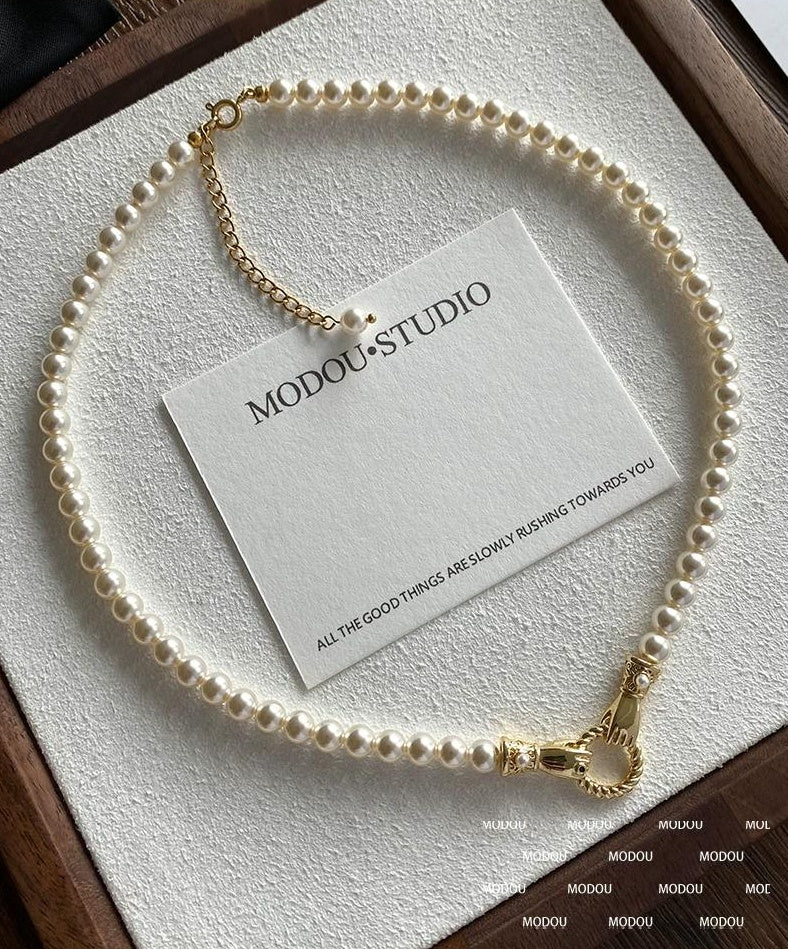 FAIRYTALE VINTAGE PEARL STATEMENT NECKLACE