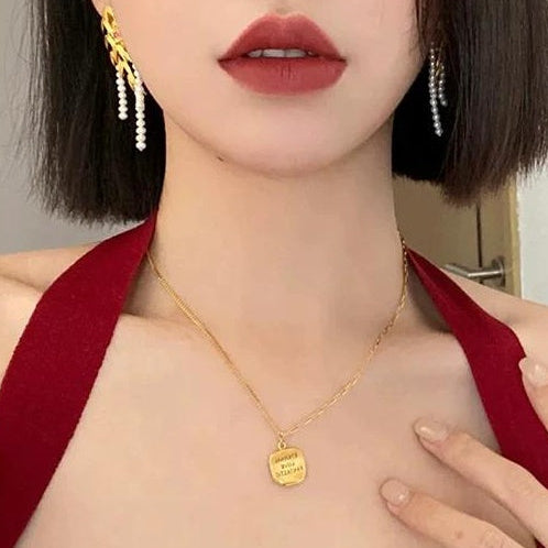 KOREAN CURLED-EDGE PENDANT NECKLACE