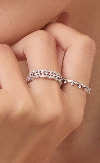 LUXURY SILVER ZIRCONIA RING