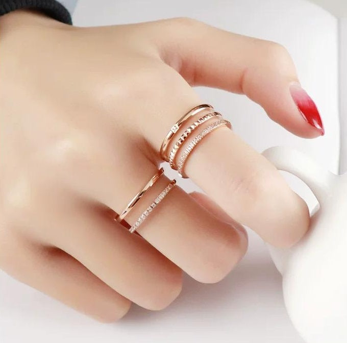 CHIC STACKABLE RINGS SET