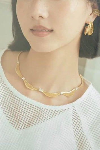 ELEGANT GOLD COLLARBONE NECKLACE