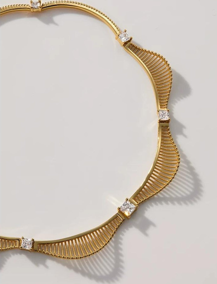 ELEGANT GOLD COLLARBONE NECKLACE