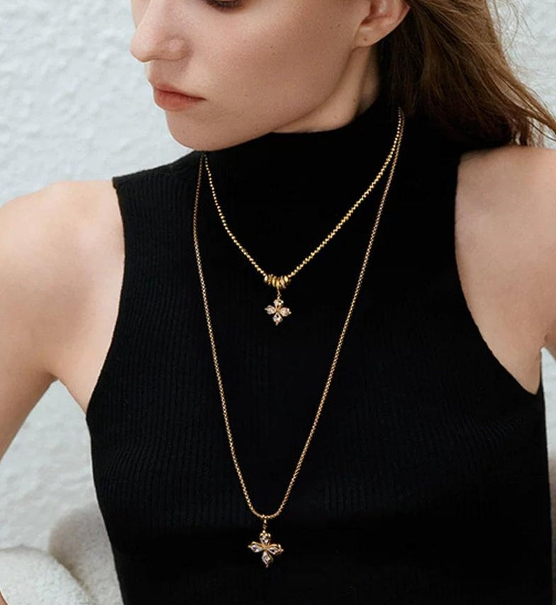 GOLD CLOVER NECKLACE SWEATER CHAIN