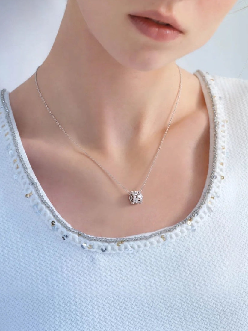 NICHE DESIGN COLLARBONE NECKLACE