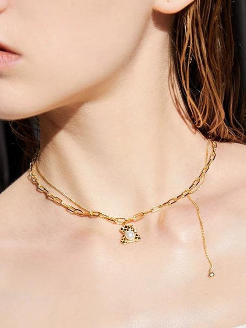 CHILDLIKE BEAR PEARL NECKLACE