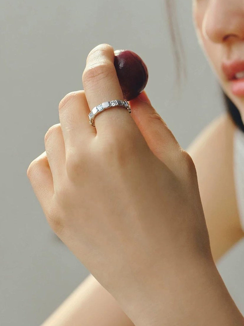 LUXURY PLAIN BAND RING