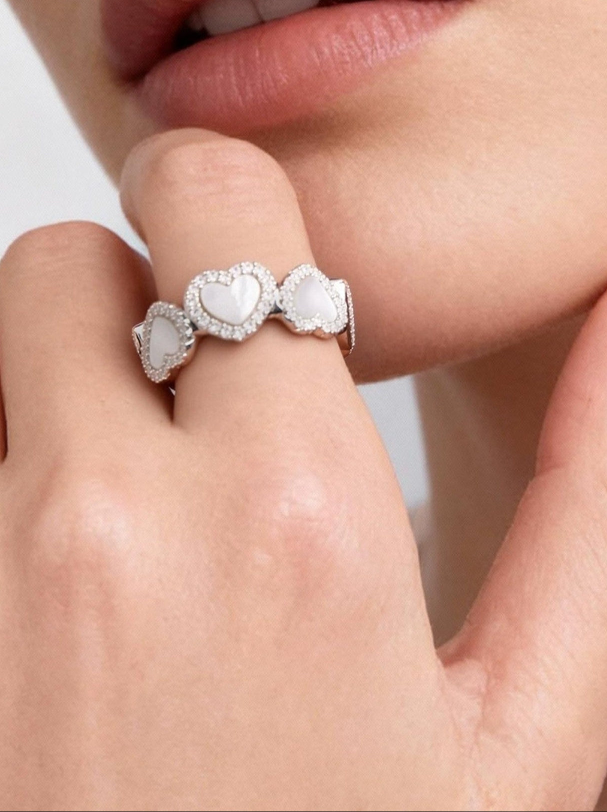 LUXURY SHELL PINKY RING